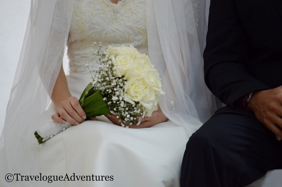 Bride holding bouquet, wedding Costa Rica Picture