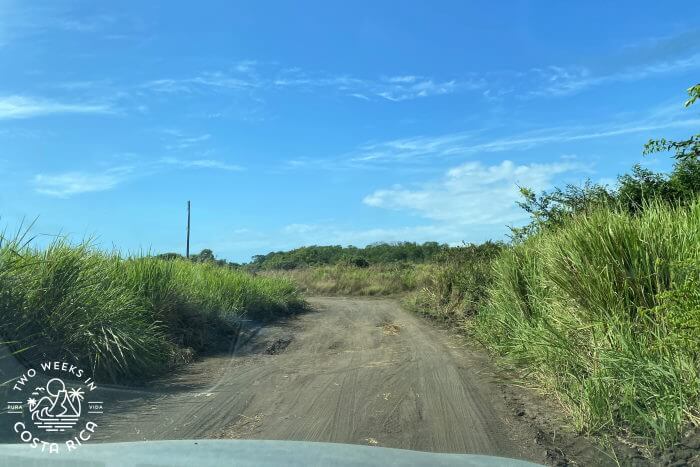 Beach road to Punta del Pacifico and Penon Tivives