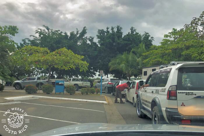 Cars lined up at a Dekra station